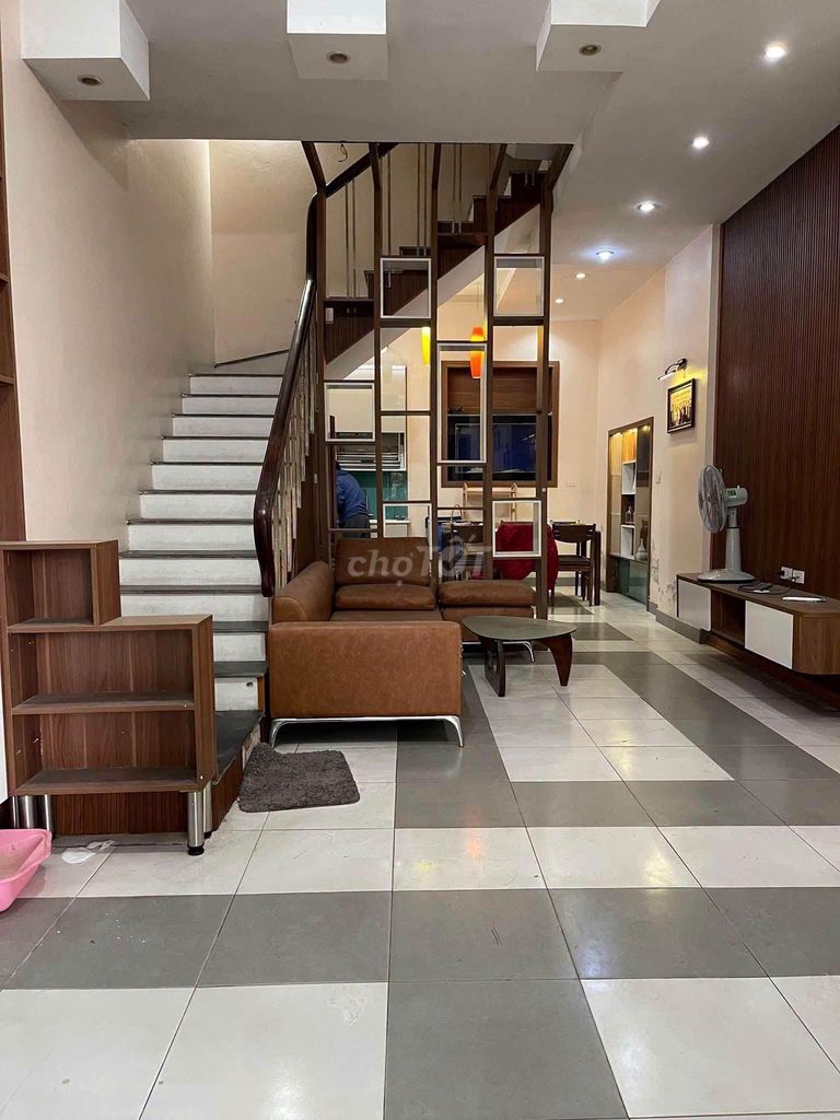 Cho thuê nhà nguyên căn Nguyễn Hữu Thọ Linh Đàm, 50m2 x 5 tầng