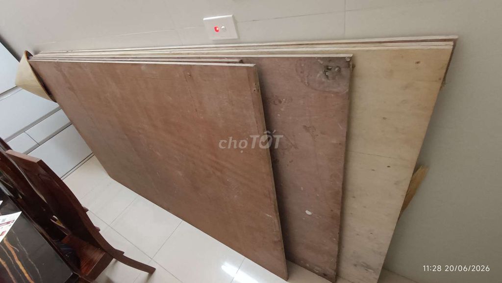 Ván ép gỗ dầy 2cm dài 2m4 x rộng 1m2 đã sử dụng. Mua bán Nội thất, đồ gia dụng khác tại Quận Hai Bà Trưng Hà Nội được đăng bởi Nguyễn Văn Sơn hình 1