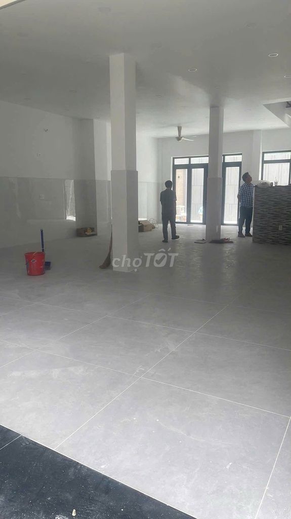 CHO THUÊ NHÀ NGUYÊN CĂN MẶT TIỀN ĐƯỜNG HƯƠNG LỘ 3 DT 8X20M 2L MỚI XÂY 