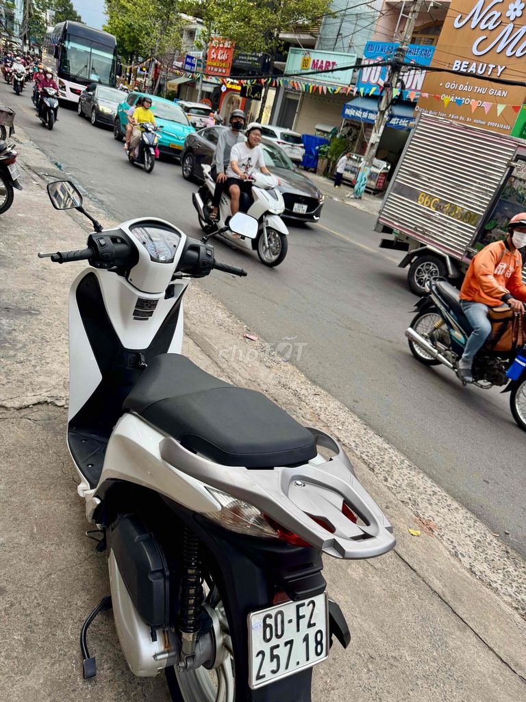 🟢🟢 SH 150 Trắng đen 2016 Smarkey chính chủ có góp. Mua bán Xe máy tại Thành phố Biên Hòa Đồng Nai được đăng bởi XE MÁY CŨ THÀNH MỸ  hình 6