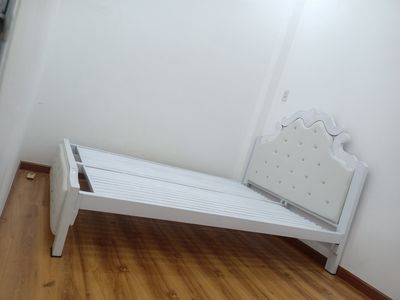 giường sắt hộp tân cổ điển đầu nệm bao bền ,1m4x2m