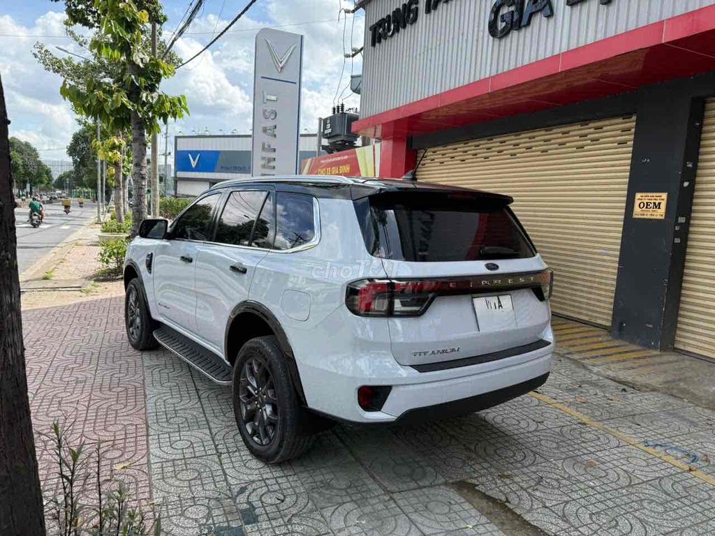 Everest mode2023  Titanium 2.0L AT 4x2 - 36000 km. Mua bán Ô tô tại Quận 12 Tp Hồ Chí Minh được đăng bởi Văn Bình hình 3