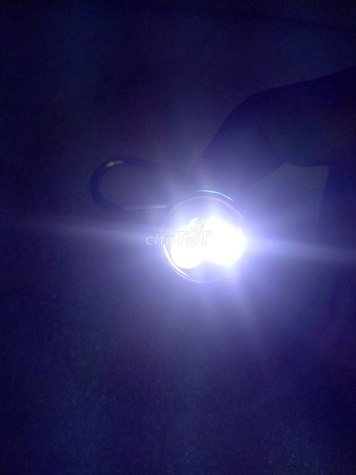 Móc khóa đa năng có đèn Laze + đèn pin