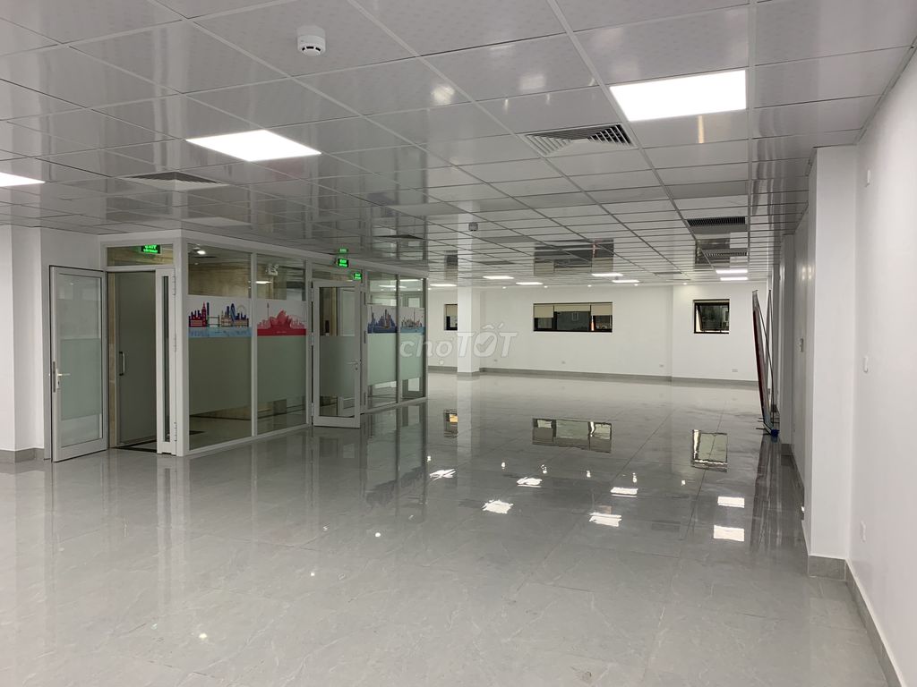 Cho thuê văn phòng phố đặng tiến đông,dtsd 200m2