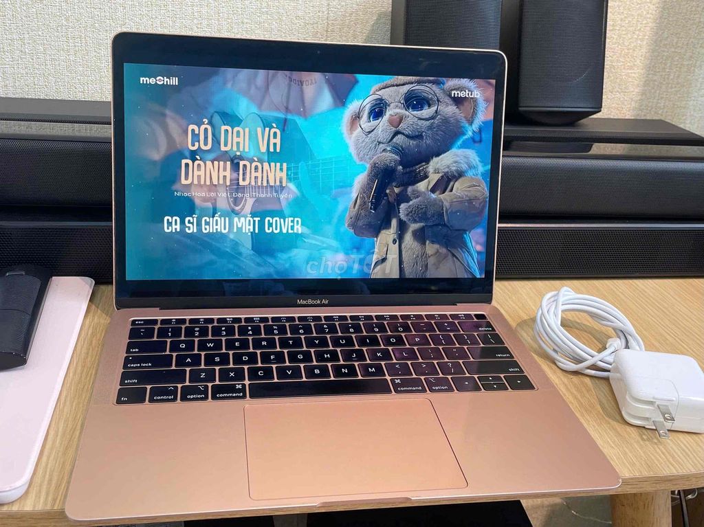 Apple Macbook Air 2019 i5 8GB/128GB Giá Tốt. Mua bán Laptop tại Quận 10 Tp Hồ Chí Minh được đăng bởi Đào Linh hình 1