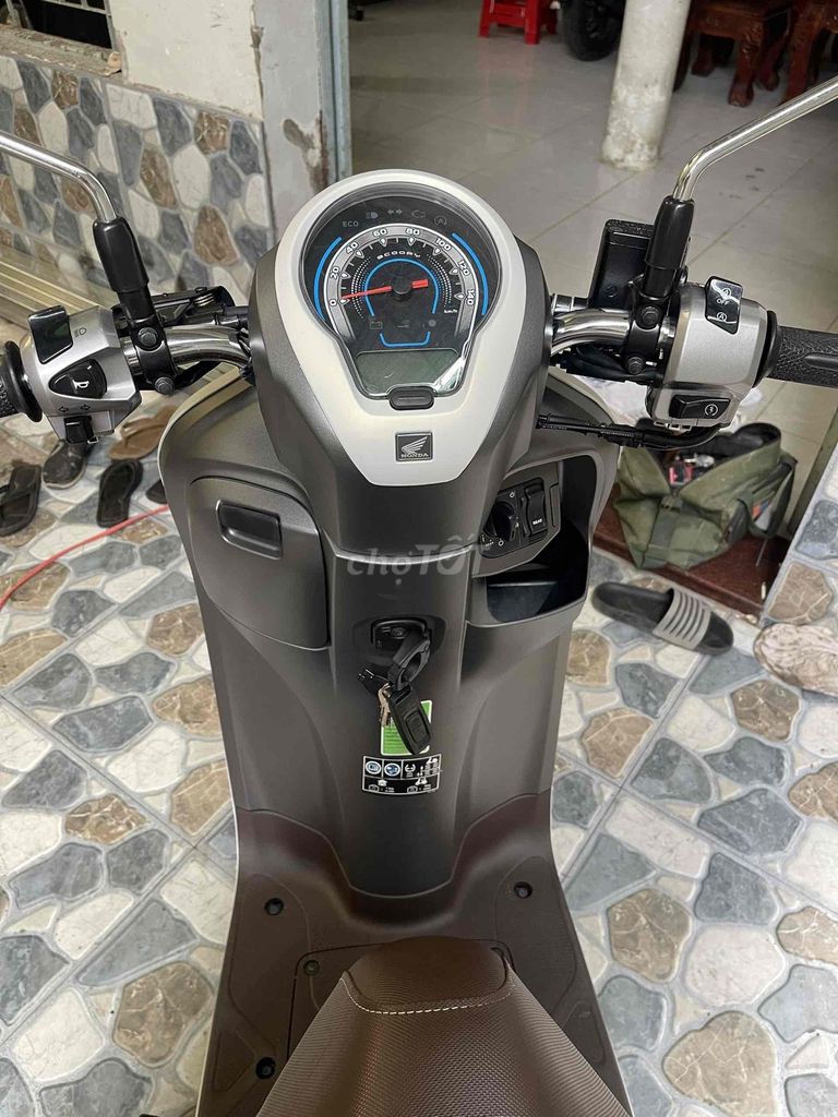 Honda Scoopy 2023 Trắng kem. Mua bán Xe máy tại Quận Bình Thuỷ Cần Thơ được đăng bởi le thuong hình 3