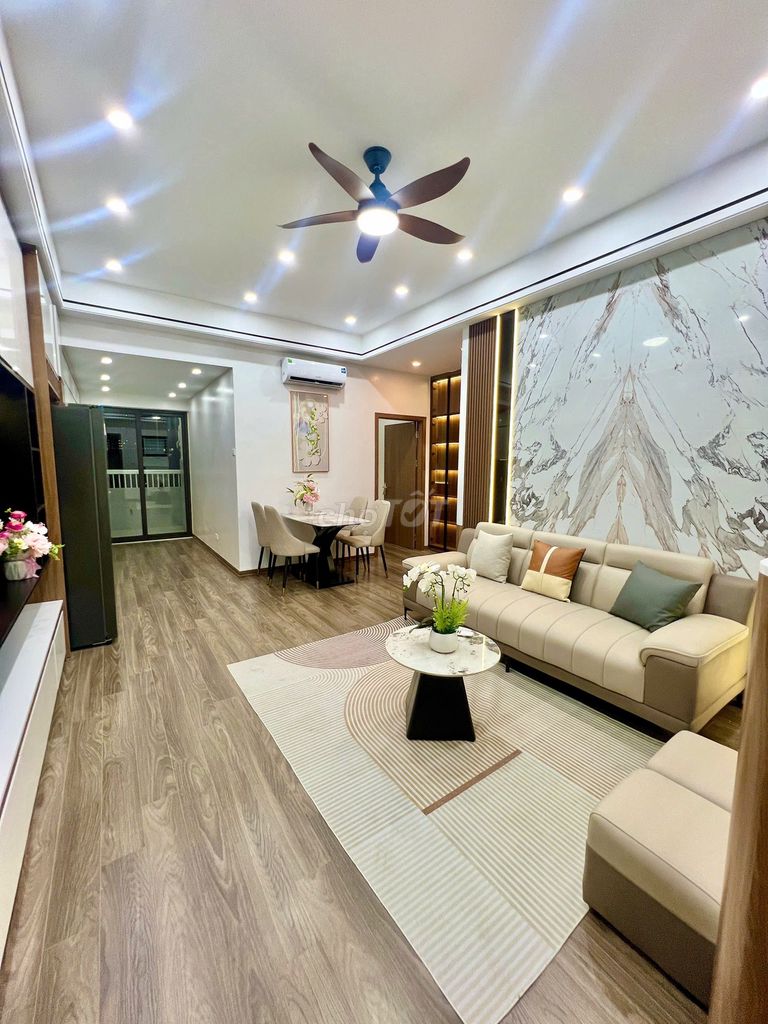 ПРОДАЕТСЯ КВАРТИРА НА ПЛОТИНЕ СЕВЕРНАЯ ЛИНЬ ПЛОЩАДЬЮ 2 КВ. М — 82 М², 3 СПАЛЬНИ, ВИД НА МУОНГ ТХАНЬ