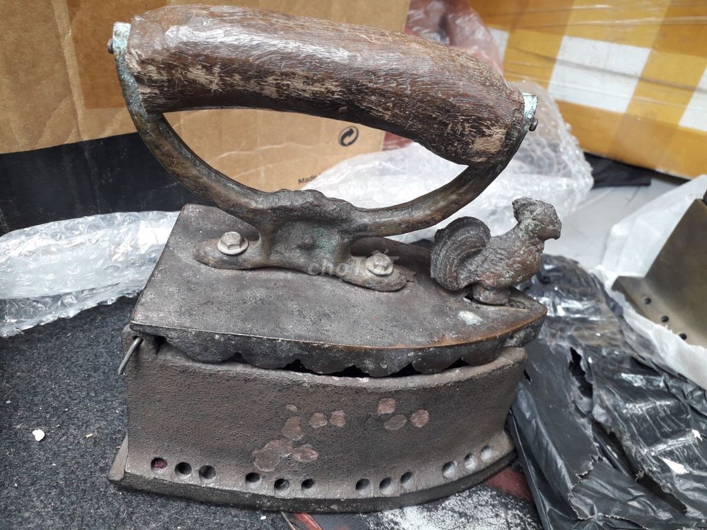 Bàn là than củi Cổ điển hiếm có khó tìm. Mua bán Đồ sưu tầm, đồ cổ tại Quận Cầu Giấy Hà Nội được đăng bởi Đức Sang hình 1