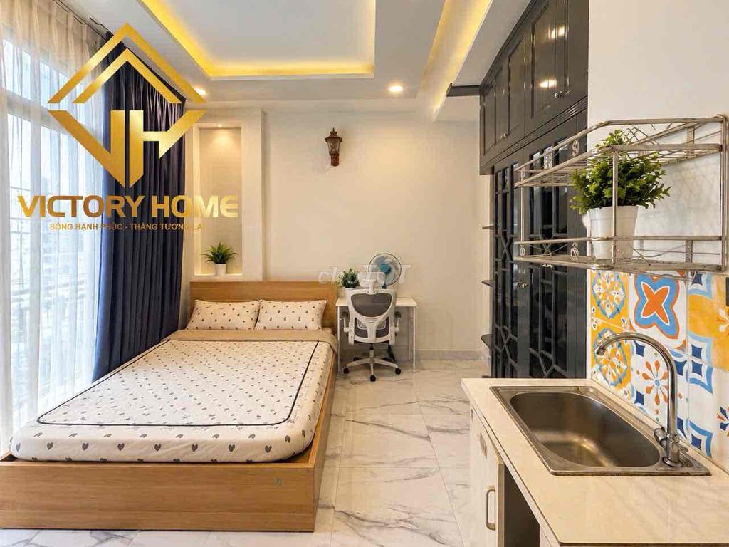 BAN CÔNG CỬA SỔ LỚN TRUNG TÂM PHÚ NHUẬN GẦN SÂN BAY QUẬN 1