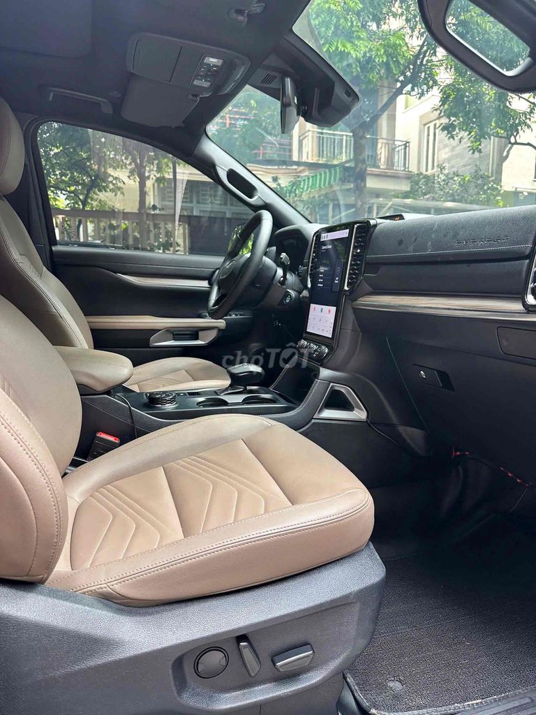 Ford Everest 2023 Titanium 2.0 AT 4x4 màu đen. Mua bán Ô tô tại Quận Cầu Giấy Hà Nội được đăng bởi Cao Quý hình 15