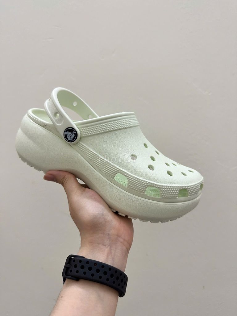 Dép sục Crocs Nữ Platform Classic Clog. Mua bán Giày dép tại Quận Nam Từ Liêm Hà Nội được đăng bởi THÀNH PHÁT hình 1