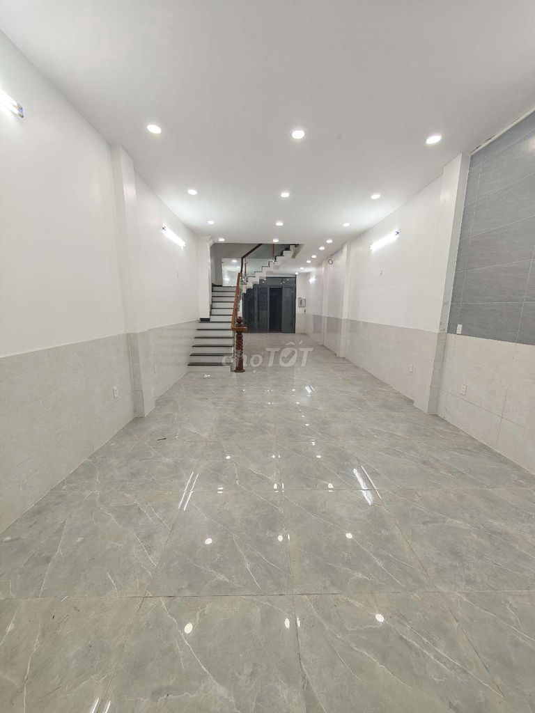Rent · 8 bd · 180 м² · Quận 8, ул. khu An Dương Vương
