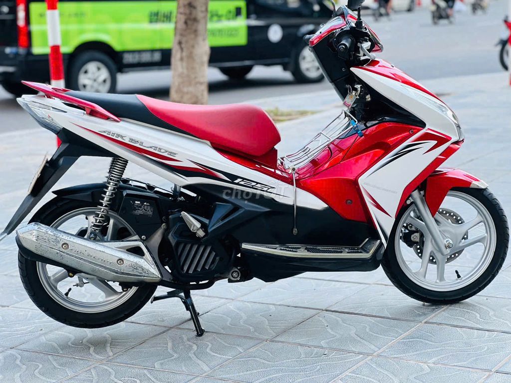 Honda Air Blade 125fi Красно-белая оригинальная