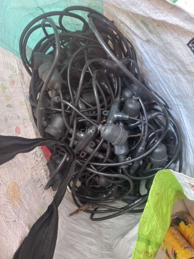 Dây đui đèn Đen. Mua bán Đèn tại Quận 1 Tp Hồ Chí Minh được đăng bởi Anh Phát  hình 1