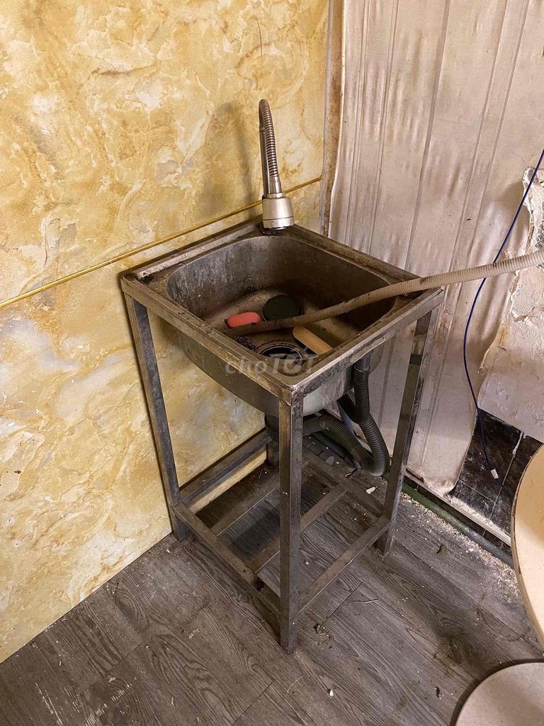 Bồn rửa kim loại vòi mềm nhỏ gọn. Mua bán Thiết bị vệ sinh, nhà tắm tại Quận 1 Tp Hồ Chí Minh được đăng bởi Bách Mộc Flowers hình 1