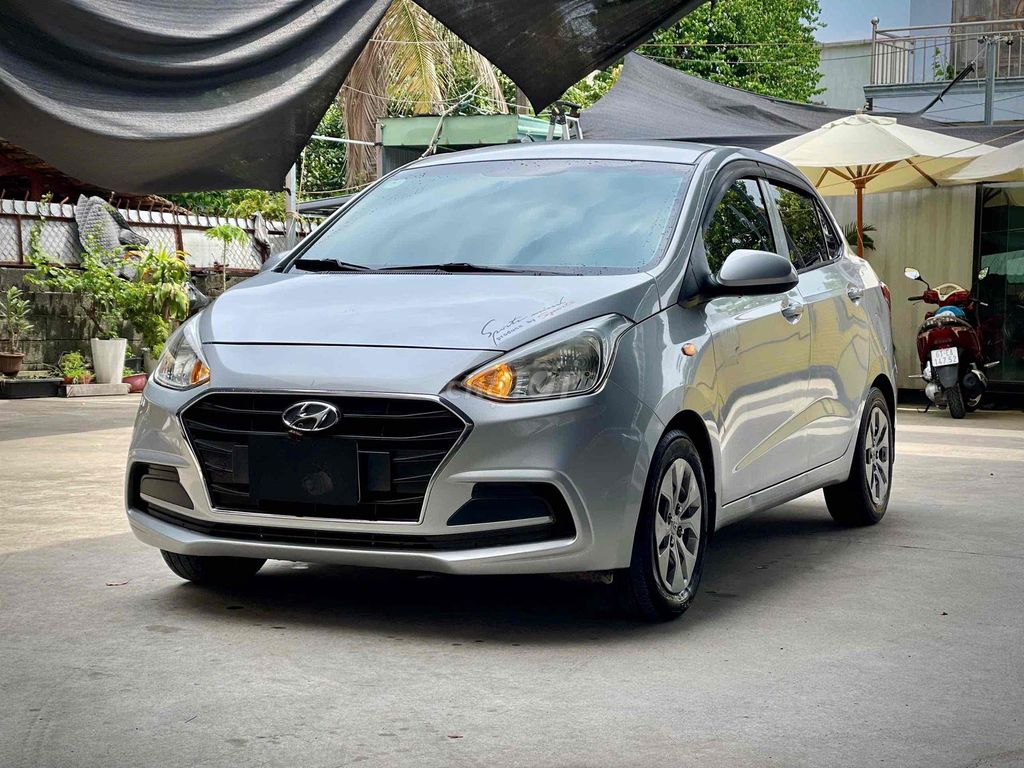 Hyundai Grand i10 Sedan Base 1.2 AT 2018 Bạc