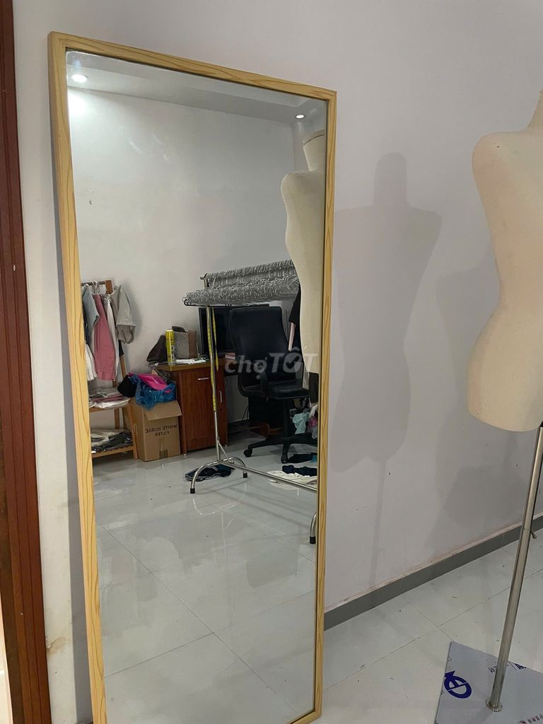Gương đứng Vàng nhạt. Mua bán Nội thất, đồ gia dụng khác tại Quận Thanh Khê Đà Nẵng được đăng bởi Tuấn Anh hình 1