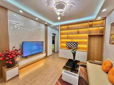 Bán gấp căn hộ tập thể  LÔ GÓC, view phố-Ô TÔ đỗ cổng- 90m2- tầng 3