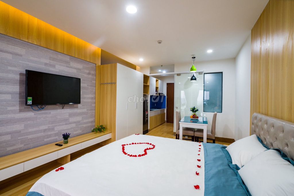 Quiet 1-bedroom apartment with balcony on Võ Nguyên Giáp — photo 2