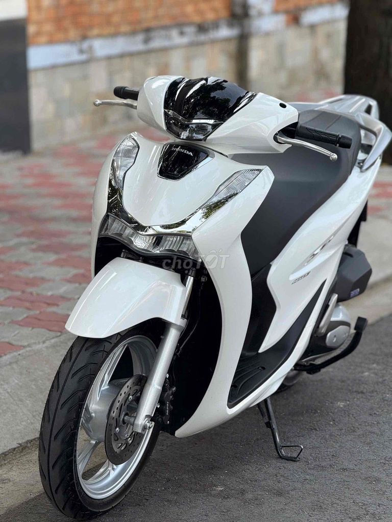 SH 160i 2024 TRẮNG LƯỚT ( CÓ ĐỔI XE GÓP ). Mua bán Xe máy tại Thành phố Thủ Đức Tp Hồ Chí Minh được đăng bởi Vũ Vũ hình 3