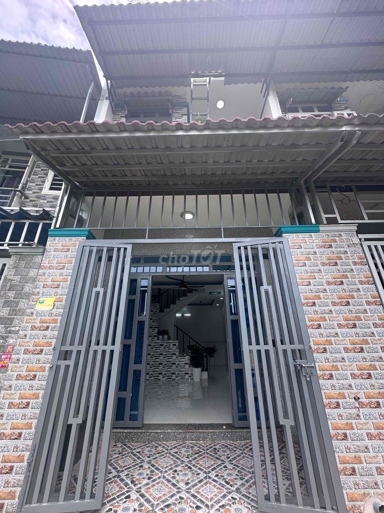 Nhà 1 trệt 1 lầu Mỹ Hạnh, Đức Hoà 44m2, 2phòng 425 triệu đã lên thổ cư