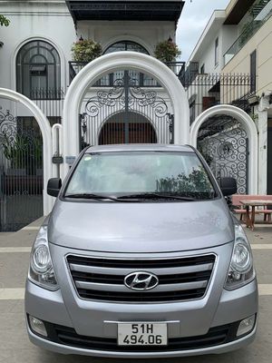 Hyundai Starex 2016 9 chỗ Bạc