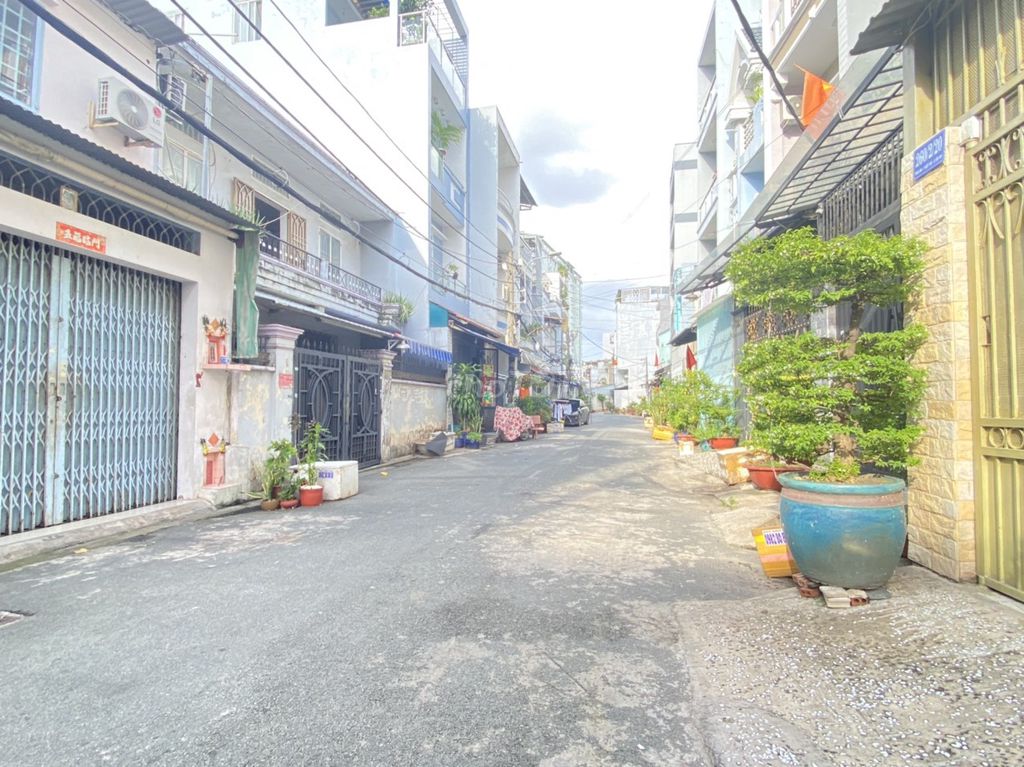 Nhà Thuê 8x20m.Cấp 4.Hẻm 10m Phú Thọ Hòa.Gía:20tr