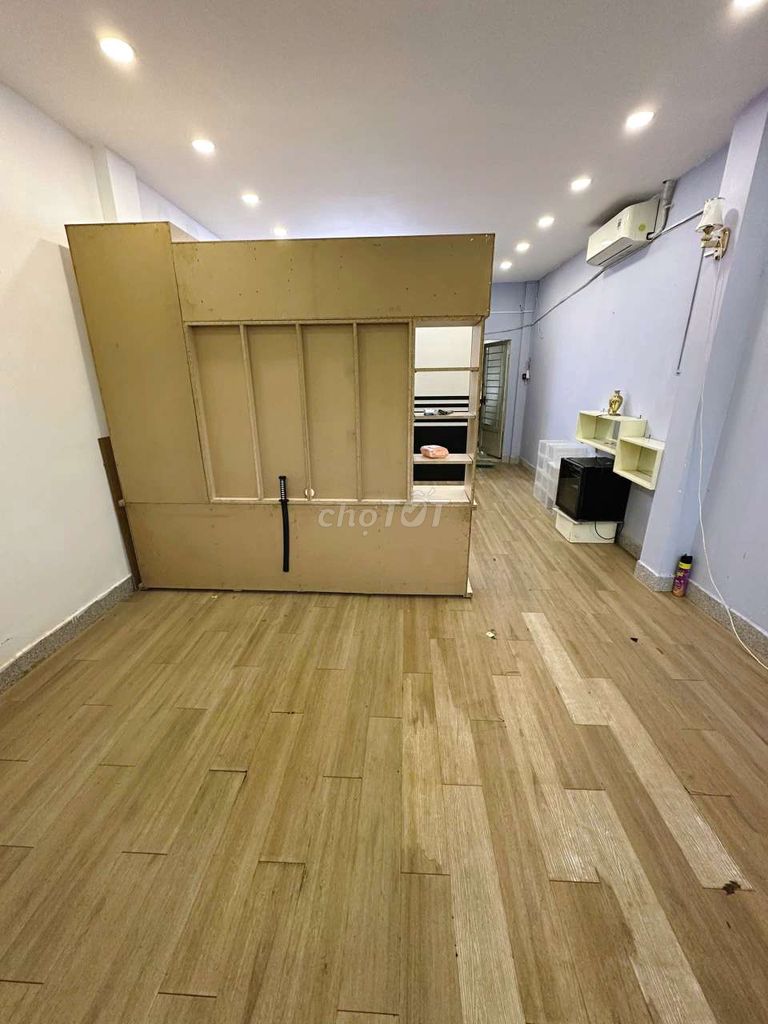 Nhà cho thuê Thoại Ngọc Hầu. Quận Tân Phú. Dtsd 32m2