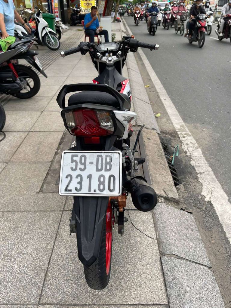 Honda Sonic 150 2021 красно-белый