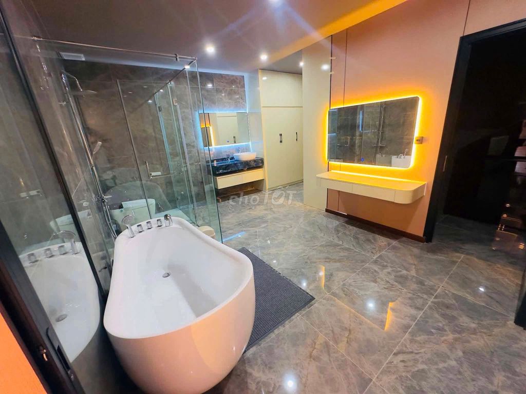 Аренда · 5 комн. · 350 м² · Quận Sơn Trà, ул. Đường Lê Văn Lương