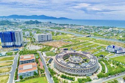 Cho thuê lâu dài sân pickleball 1128m2 ngang 38m 3 mặt tiền FPT đường