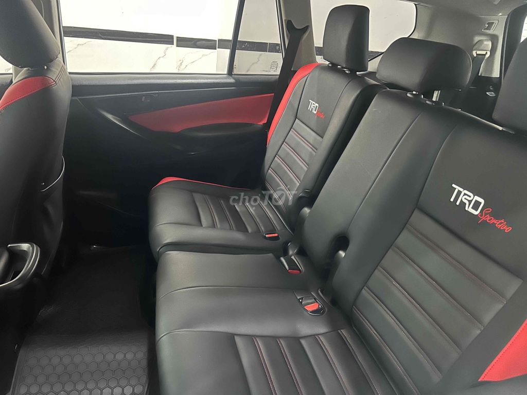 Toyota Innova E 2022 Белый 7 мест