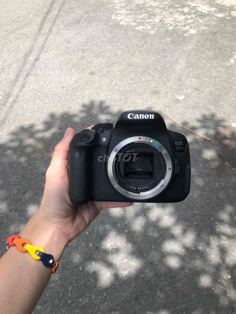 EOS 700D ống kính 18-55mm còn khá mớ. Mua bán Máy ảnh, Máy quay tại Quận Phú Nhuận Tp Hồ Chí Minh được đăng bởi Lam Vy  hình 1
