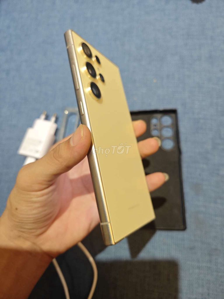 Samsung S24 Ultra 256GB Gold. Mua bán Điện thoại tại Quận Hoàng Mai Hà Nội được đăng bởi long là dài hình 1