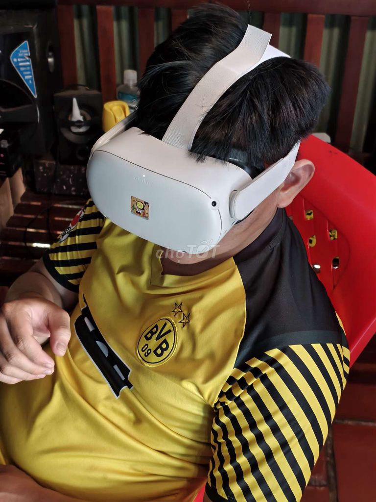 Kính thực tế ảo Oculus Quest 2 64GB Trắng. Mua bán Thiết bị đeo thông minh tại Thành phố Mỹ Tho Tiền Giang được đăng bởi khanh hình 1