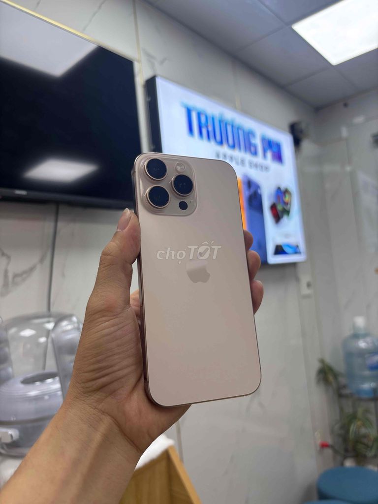 Apple iPhone 16 Pro Max 512GB Vàng. Mua bán Điện thoại tại Quận Sơn Trà Đà Nẵng được đăng bởi Diễm Diễm hình 1