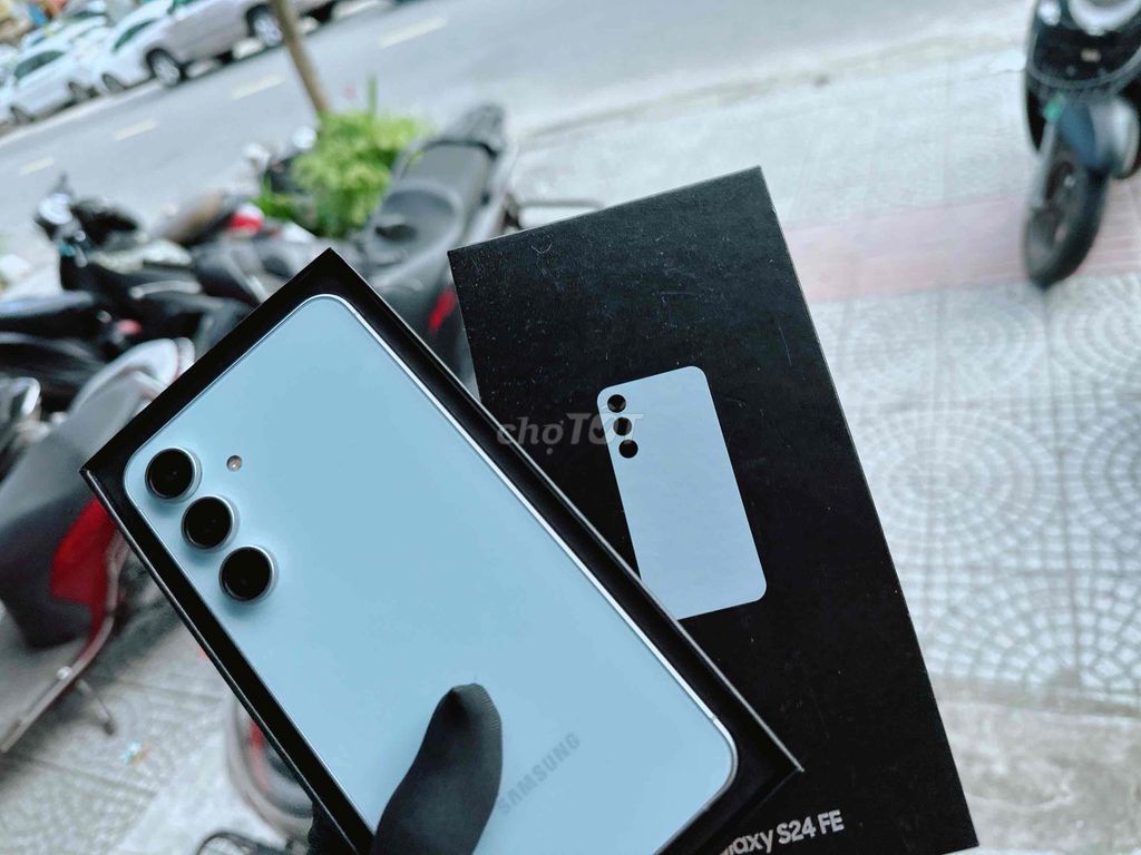 Samsung S24 FE 5G 128G Việt Nam fullbox giá iuuu. Mua bán Điện thoại tại Quận Hải Châu Đà Nẵng được đăng bởi TUẤN LUXURY MOBILE ĐÀ NẴNG hình 1