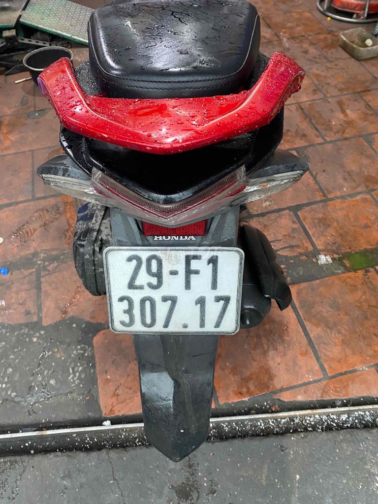 khách gần nhà nhờ đăng bán hộ xe vision 2015. Mua bán Xe máy tại Quận Tây Hồ Hà Nội được đăng bởi Anh Minh hình 4