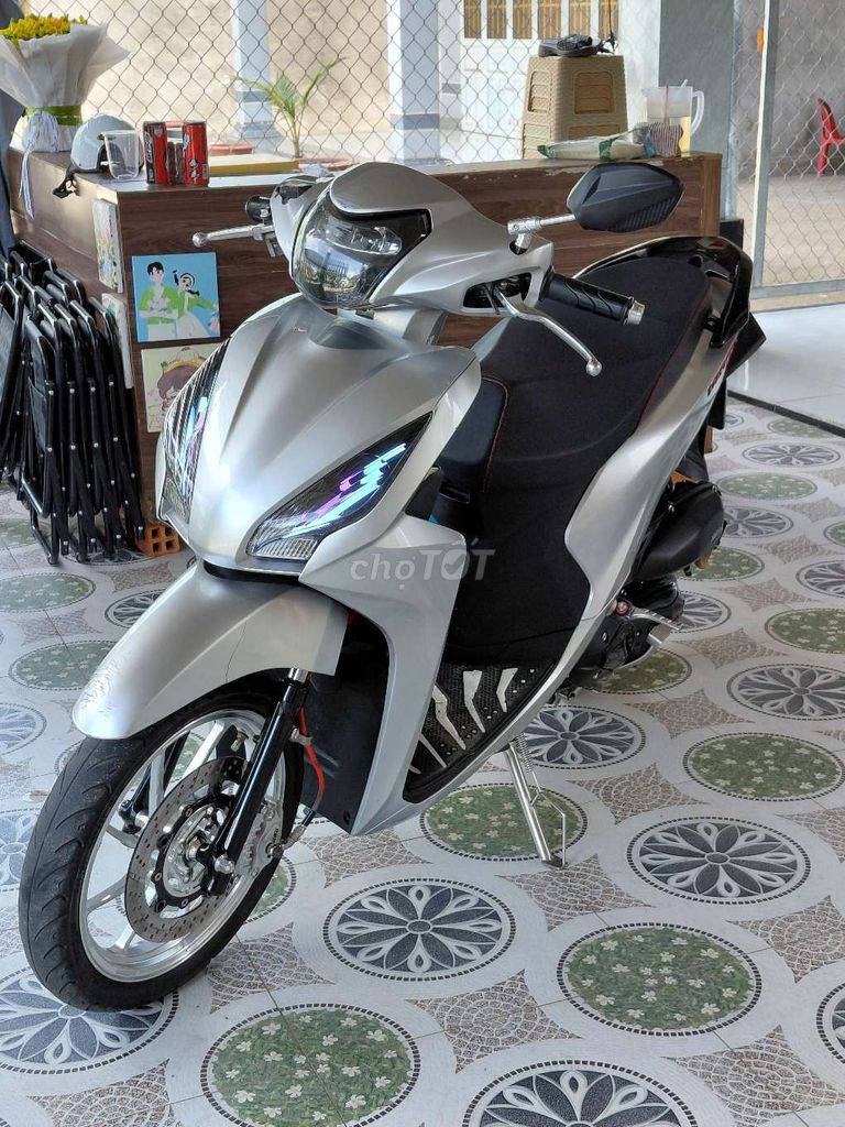 Bán Honda Vision 2016 Bạc full đồ chơi