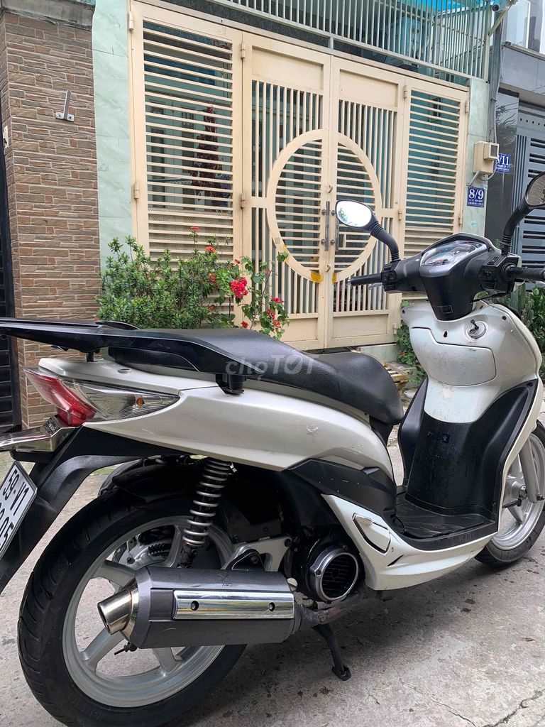 SYM Shark 125cc 2013 trắng đen SD37000km bs.Tphcm. Mua bán Xe máy tại Quận Bình Tân Tp Hồ Chí Minh được đăng bởi Anh khuê hình 6