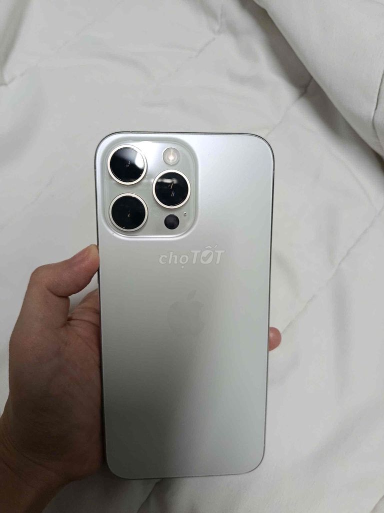 IPhone 15 Pro Max trắng đẹp 99%. Mua bán Điện thoại tại Huyện Châu Thành Sóc Trăng được đăng bởi Thiên Vân hình 1