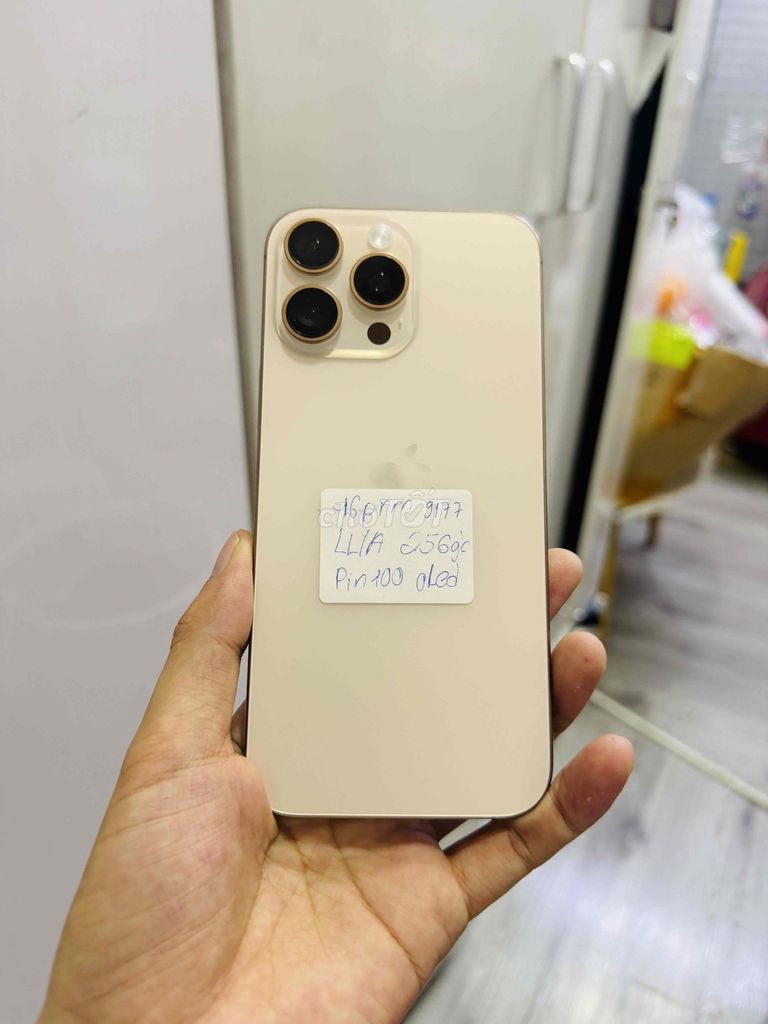Apple iPhone 16 Pro Max 256GB Vàng Quốc tế. Mua bán Điện thoại tại Quận Hải Châu Đà Nẵng được đăng bởi Hoàng Táo 273 Nguyễn Hoàng hình 1