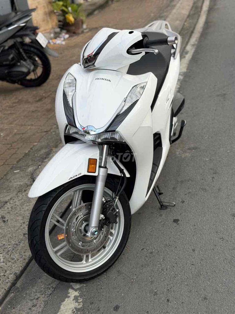 Honda SH 350i ABS 2022 Trắng. Mua bán Xe máy tại Thành phố Thủ Đức Tp Hồ Chí Minh được đăng bởi Vũ Vũ hình 3
