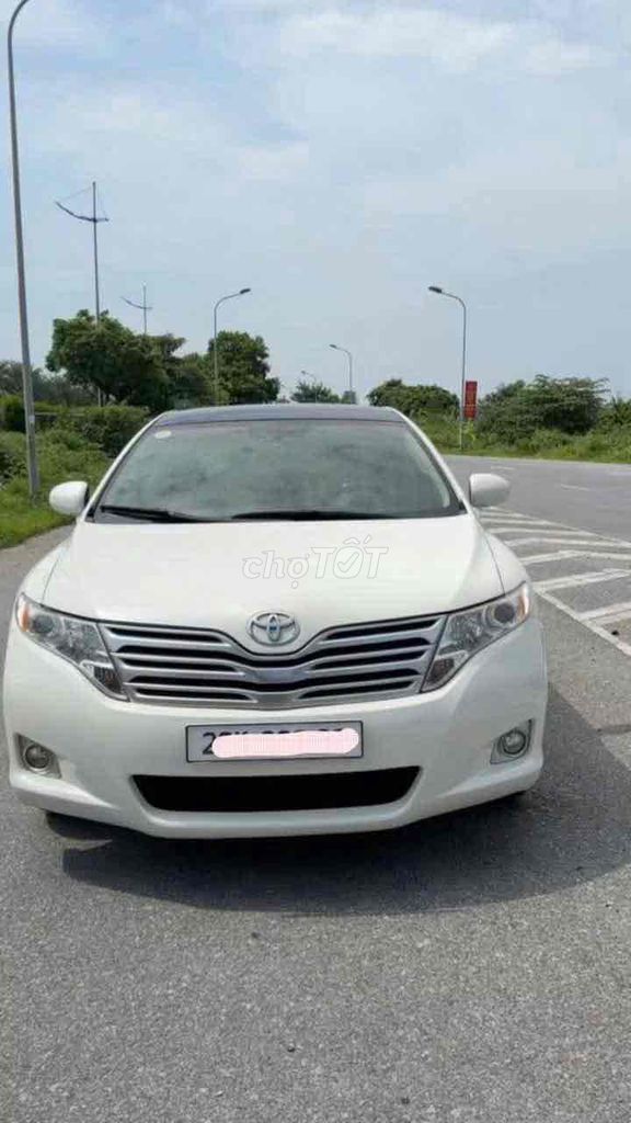 Белая Toyota Venza, импортная