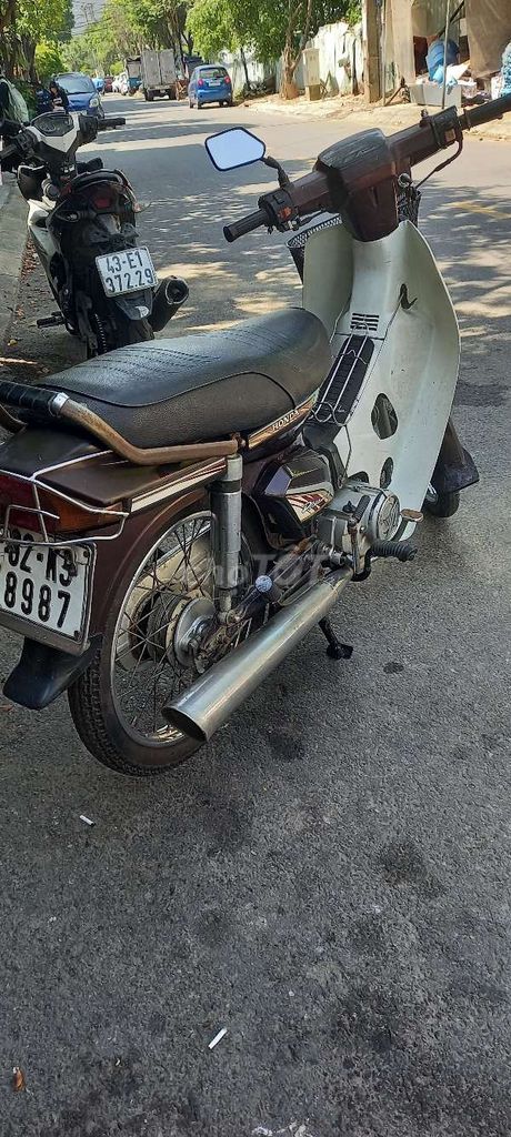 Honda Dream коричневая, белая