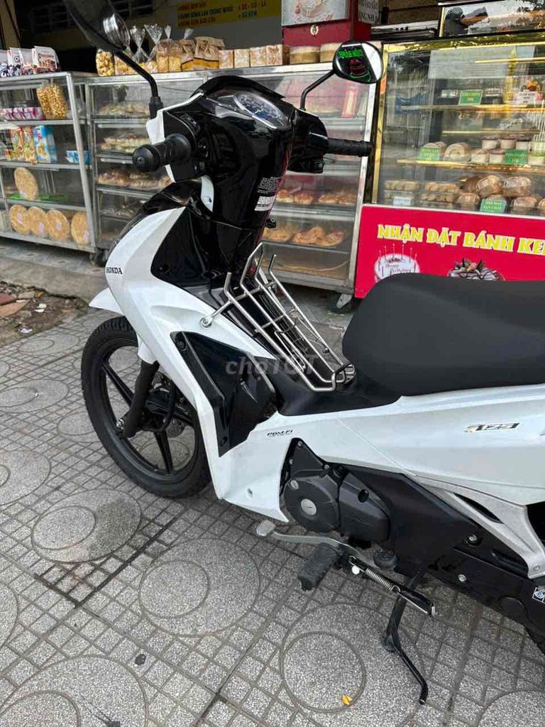 Honda Future FI 2024 Trắng 12000 km. Mua bán Xe máy tại Thành phố Thuận An Bình Dương được đăng bởi xe máy phước thịnh hình 3