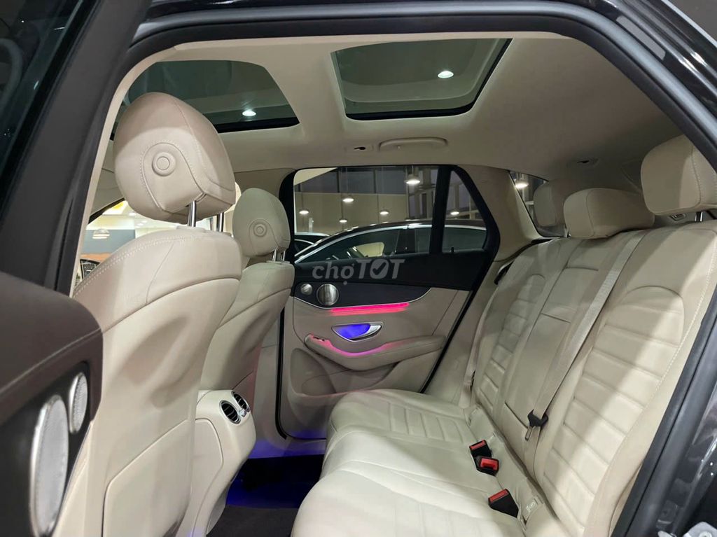 Mercedes GLC300 AMG 4MATIC 2022 Xám. Mua bán Ô tô tại Quận 7 Tp Hồ Chí Minh được đăng bởi JENNIE hình 10