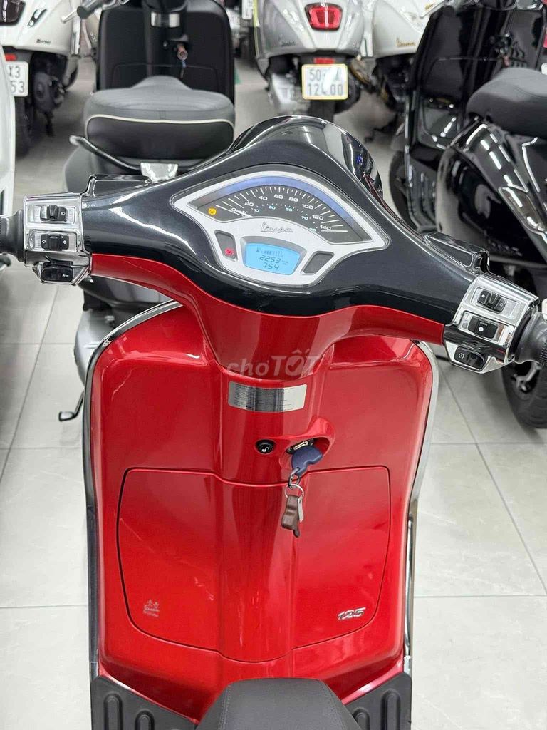 Vespa Primavera Mickey bản giới hạn 2024 2k km. Mua bán Xe máy tại Quận Phú Nhuận Tp Hồ Chí Minh được đăng bởi VESPA Piaggio Quốc Vương  hình 5