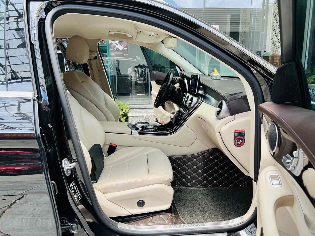 MER GLC200 2018 ĐEN KEM BẢO DƯỠNG FULL HÃNG. Mua bán Ô tô tại Thành phố Thủ Đức Tp Hồ Chí Minh được đăng bởi Phước An hình 15