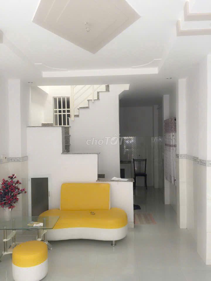 Cho thuê nhà nguyên căn mặt tiền đường Cách Mạng Tháng Tám, Quận 3 